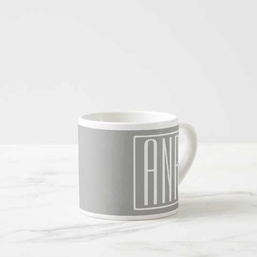Tasse Expresso Monogramme initial | Blanc sur gris clair (Devant droit)