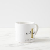 Tasse Expresso Monogramme moderne Nom du script Gold Initial (Devant droit)