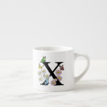 Tasse Expresso Monogramme papillon floral lettre X<br><div class="desc">Joli monogramme floral, le design initial de papillons et de marguerites à l'aquarelle. Monogramme coloré botanique papillon et fleurs avec la lettre X. Conception de monogramme de lettre alphabet papillon floral. Cadeaux de monogramme papillon floral, vaisselle de fête, cadeaux pour la fête des mères, demoiselles d'honneur, baby shower, meilleure amie...</div>