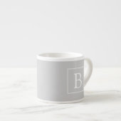Tasse Expresso Monogramme simple gris clair (Devant droit)