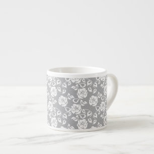 Tasse Expresso Motif blanc de dentelle sur l'arrière - plan gris