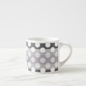 Tasse Expresso Motif de point de Polka blanc gris de monogramme (Droite)