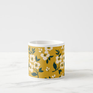 Tasse Expresso motif floral vintage, petites fleurs blanches.