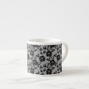 Tasse Expresso Motif noir de dentelle sur l'arrière - plan blanc