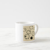 Tasse Expresso Mouton blanc et noir sur Arrière - plan crème (Devant droit)