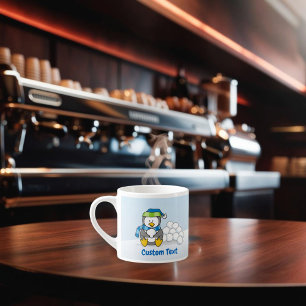 Tasse Expresso Petit pingouin assis avec des boules de neige