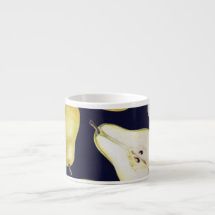 Tasse Expresso Poire mûre, arrière - plan noir, jardin