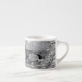 Tasse Expresso Pont de voûte au-dessus de rivière congelée en (Droite)