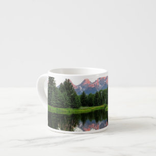 Tasse Expresso Réflexions grandes de Teton au-dessus de l'étang
