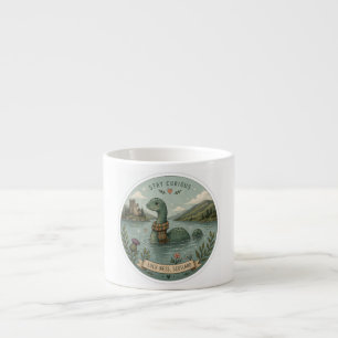 Tasse Expresso Restez Curieux Cozy Cryptide Nessie Monstre du Loc