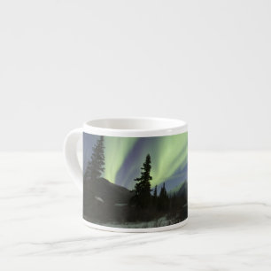 Tasse Expresso Rideaux de l'aurore boréale verte dans le ciel