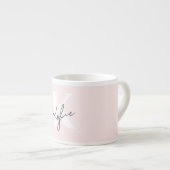 Tasse Expresso Rose Blush moderne Nom du monogramme personnalisé (Devant droit)