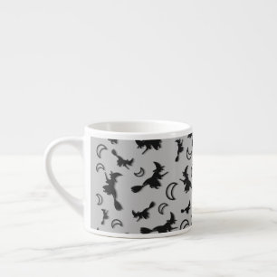 Tasse Expresso Sorcière volante entre la moitié de la lune à Hall