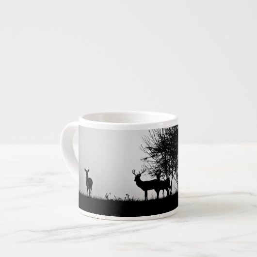 Tasse Expresso Une image de quelques cerfs communs dans la brume (Devant gauche)
