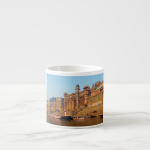 Tasse Expresso Varanasi Inde comme vu de la rivière de Ganga