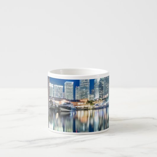 Tasse Expresso Vue d'horizon avec la réflexion dans l'eau, Miami (Devant)