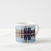 Tasse Expresso Vue d'horizon de Chicago avec la réflexion (Devant droit)