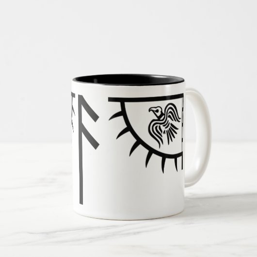 Tasse faite sur commande comportant Huginn et (Devant droit)