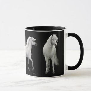 Tasse fière de chevaux blancs