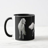 Tasse fière de chevaux blancs (Gauche)