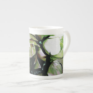 Tasse fine de porcelaine "de tour de pivoine"