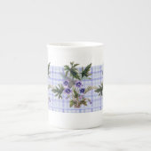 Tasse florale botanique de porcelaine tendre de (Devant)
