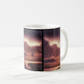 Tasse foncée éffrayante de forêt (Devant droit)
