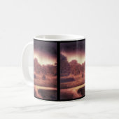 Tasse foncée éffrayante de forêt (Devant gauche)