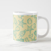 Tasse Géante Arrière - plan avec des coquillages.Main tirée (Droite)