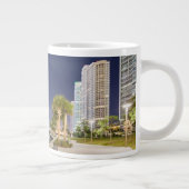 Tasse Géante Bâtiments le long de la rivière Riverwalk de Miami (Droite)