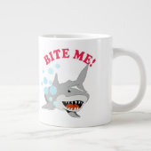 Tasse Géante Bite Me Shark on White (Droite)