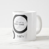 Tasse Géante Blanc 30 Décennie Anniversaire (Devant droit)