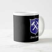 Tasse Géante Bouclier de marteau de roche traversé - Personnali (Devant droit)