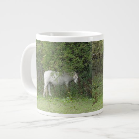 Tasse Géante Boue de Cheval blanc timide (Devant gauche)