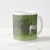 Tasse Géante Boue de Cheval blanc timide (Devant droit)
