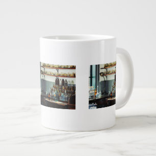 Tasse Géante Bureau avec bouteilles de produits chimiques