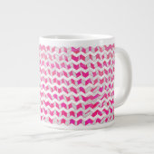 Tasse Géante Chaud rose et blanc Chevron Zebra (Devant droit)