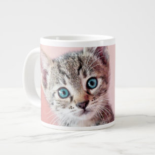 Tasse Géante Cute chaton aux yeux bleus.