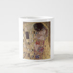 Tasse Géante Détail du baiser - Gustav Klimt<br><div class="desc">Célèbre tableau romantique de Gustav Klimt. Le Kiss est un beau chef-d'oeuvre pour les amateurs de grands arts. C'est un détail merveilleux de cette peinture classique.</div>