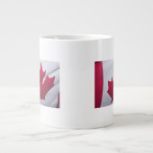 Tasse Géante Drapeau canadien. (Devant)