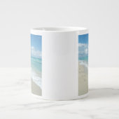 Tasse Géante Empreintes sur la plage de sable blanc, Pittoresqu (Devant)