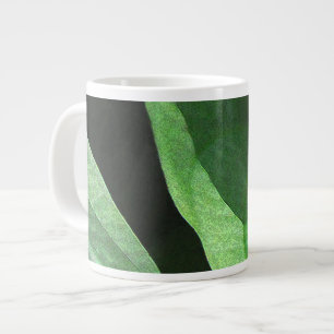 Tasse Géante Feuilles en gros plan dans la lumière et l'ombre
