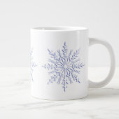 Tasse Géante Flèches de neige bleues d'hiver sur blanc (Droite)
