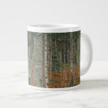 Tasse Géante Forêt de bouleau par Gustav Klimt, Art Nouveau Vin<br><div class="desc">Birch Forest (vers 1903) de Gustav Klimt est une peinture vintage de l'époque victorienne symbolisant un paysage d'art de grande qualité présentant une scène naturelle. Une forêt de bouleaux et de feuilles en automne avec des feuilles bruns éparpillés sur le sol. À propos de l'artiste : Gustav Klimt (1862-1918) était...</div>