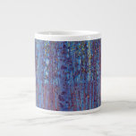 Tasse Géante Forêt de hêtres par Gustav Klimt, Art Nouveau Vint<br><div class="desc">Beech Forest (1902) de Gustav Klimt est une peinture vintage de l'époque victorienne symbolisant un paysage d'art de grande qualité présentant une scène naturelle. Une forêt foncée avec hêtres et feuilles la nuit. À propos de l'artiste : Gustav Klimt (1862-1918) était un peintre symboliste autrichien et l'un des membres les...</div>