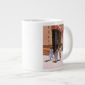 Tasse Géante Gabarit 2001 de Harlem (Devant droit)