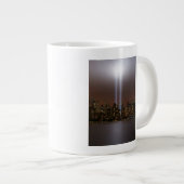 Tasse Géante Hommage de World Trade Center dans la lumière à (Devant droit)
