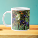 Tasse Géante Irises de Vincent van Gogh, Jardin Vintage<br><div class="desc">Irises (1889) de Vincent van Gogh est une peinture vintage à fleurs de paysage de post impressionnisme d'art, représentant un jardin aux iris à barbe violet poussant par des pavots orange. Une seule fleur d'iris blanc fleurit au bord. À propos de l'artiste : Vincent Willem van Gogh (1853-1890) fut l'un...</div>