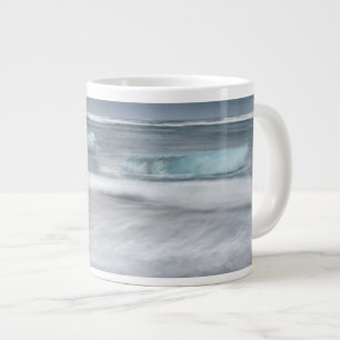 Tasse Géante Le paysage de la mer bruyante avec la glace, l'île