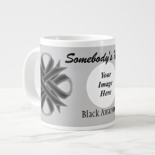 Tasse Géante Le ruban de fermeture noire par Kenneth Yoncich